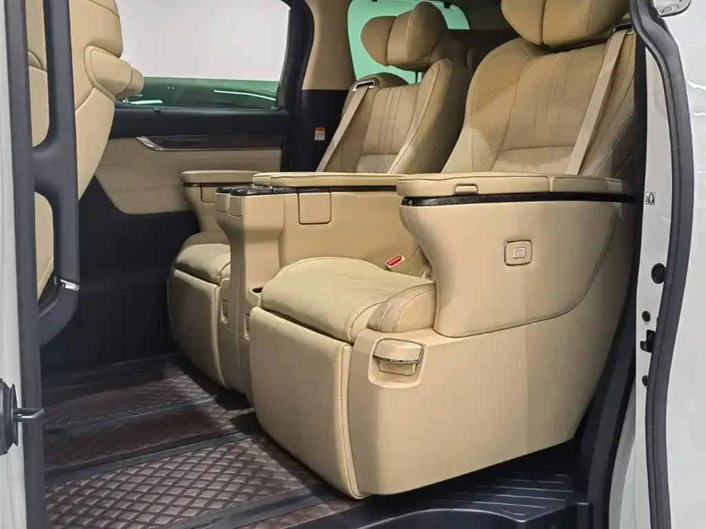 Toyota Vellfire 2023 из CN, фото 8