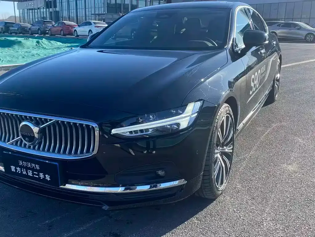 Volvo S90 — фото 1