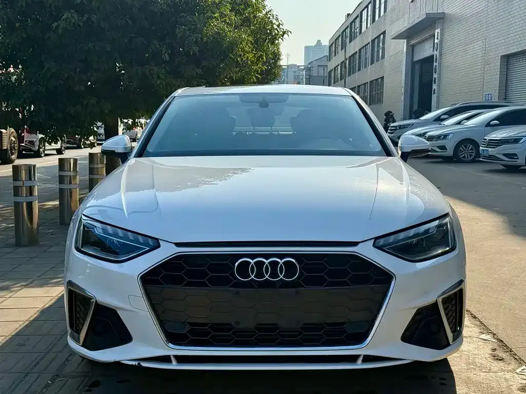 Audi A4L 2021 из CN, фото 2