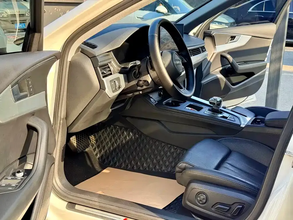 Audi A4L 2021 из CN, фото 3