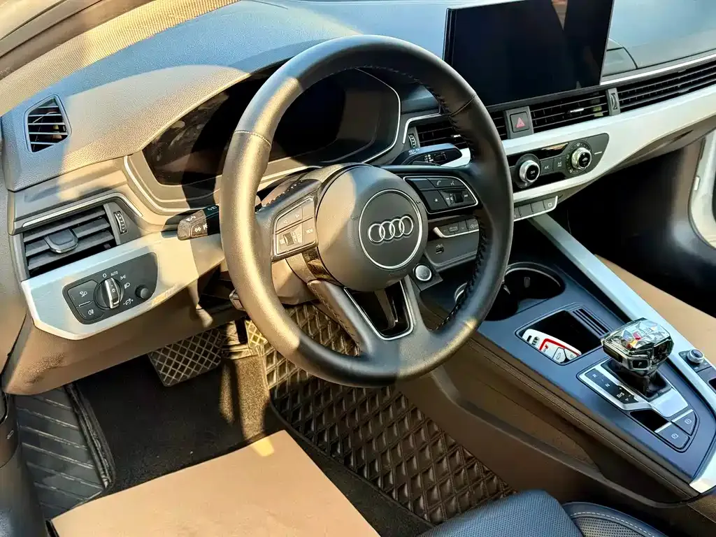 Audi A4L 2021 из CN, фото 4