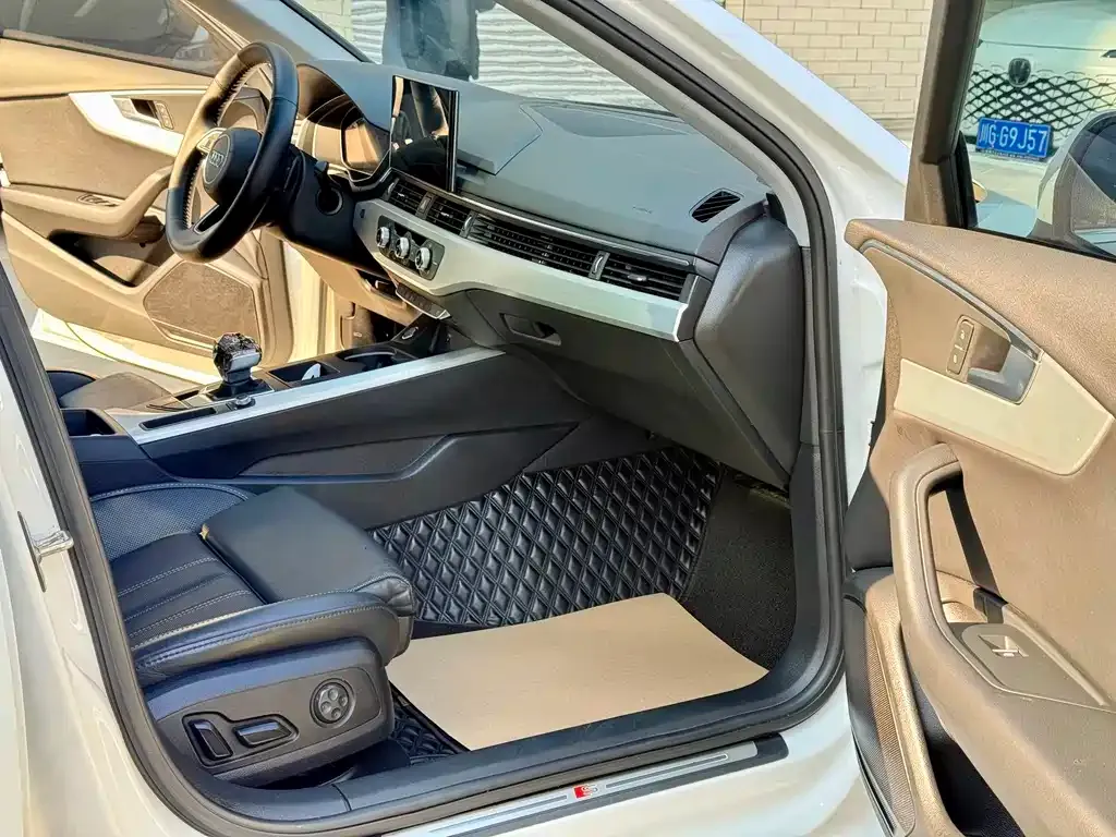 Audi A4L 2021 из CN, фото 6