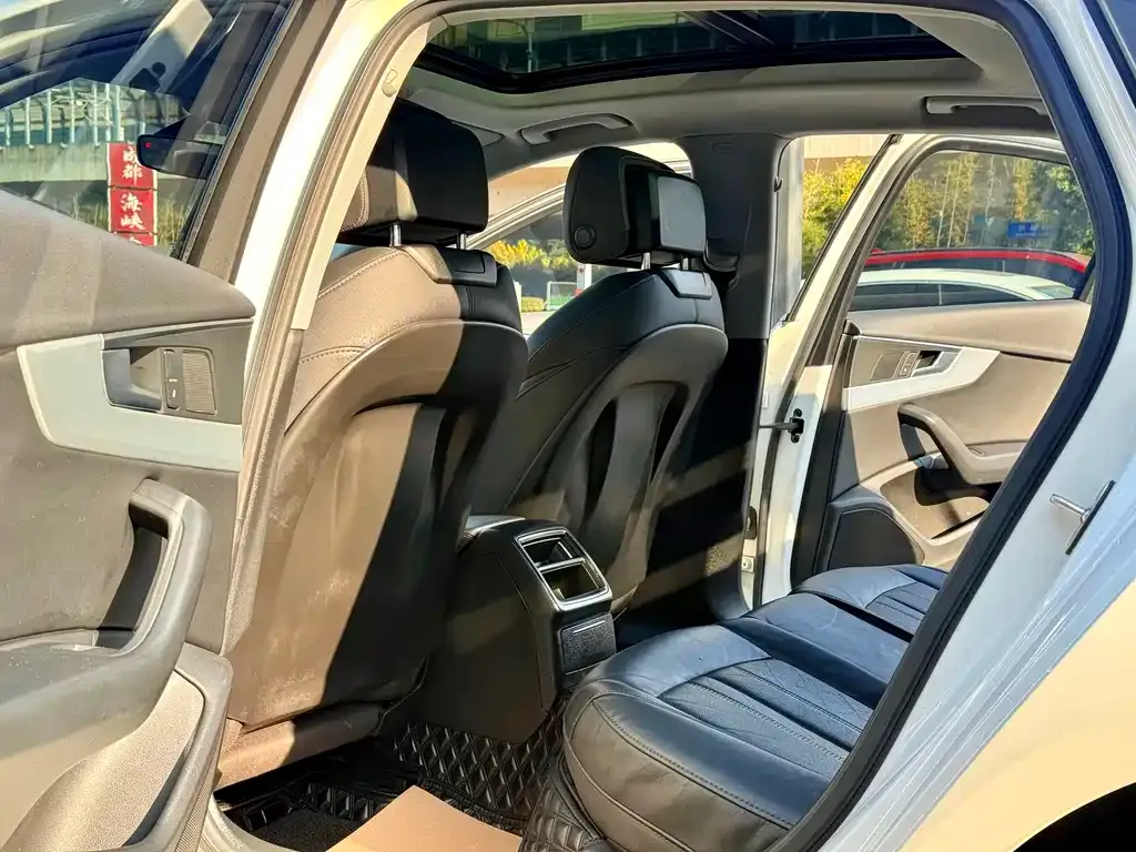 Audi A4L 2021 из CN, фото 7