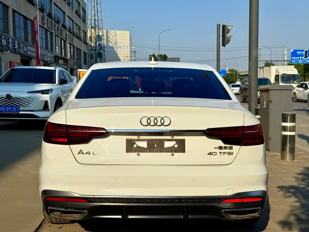 Audi A4L 2021 из CN, фото 9