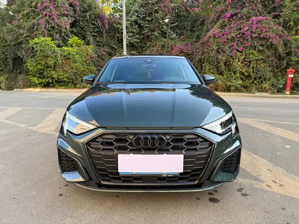 Audi A3 2023 из CN, фото 2