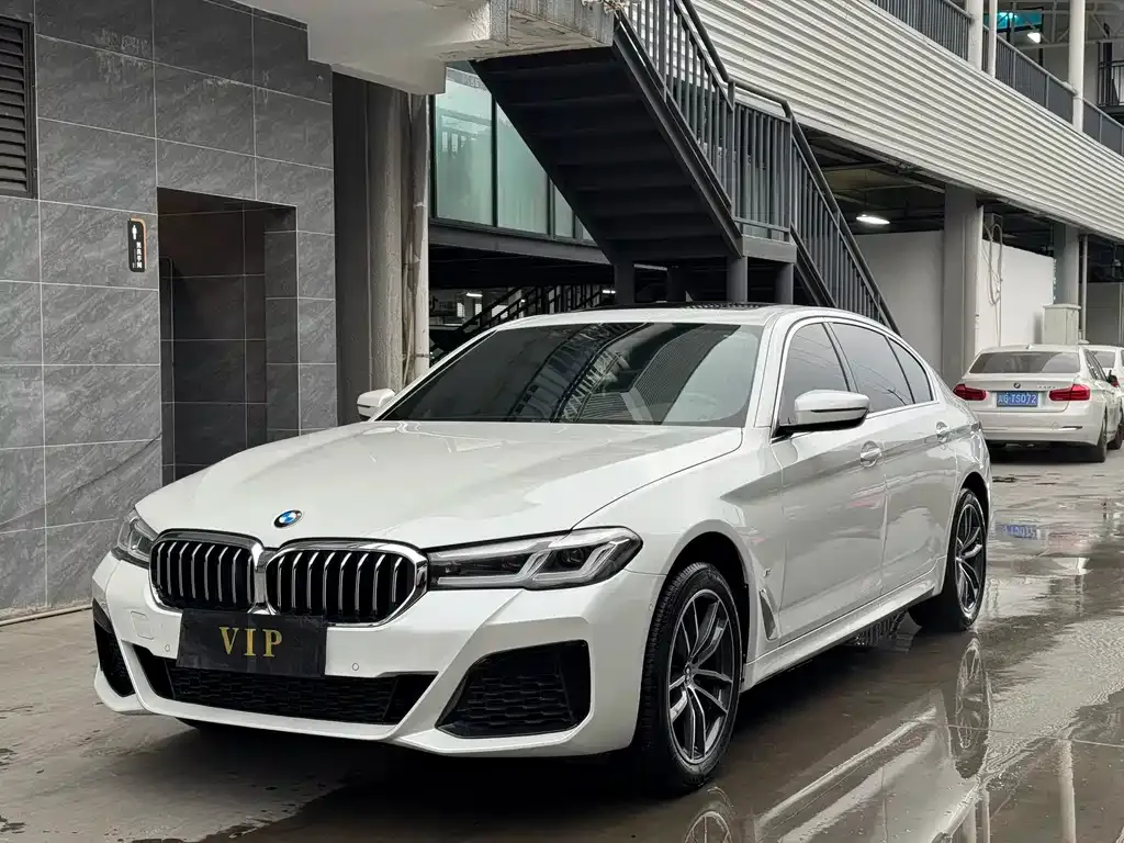 BMW 5 Series — фото 1