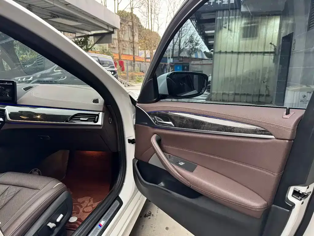 BMW 5 Series — фото 10