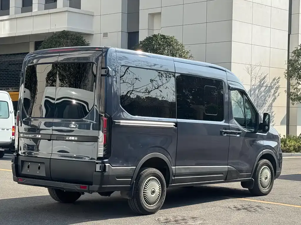 Ford Transit T8 2023 из CN, фото 7