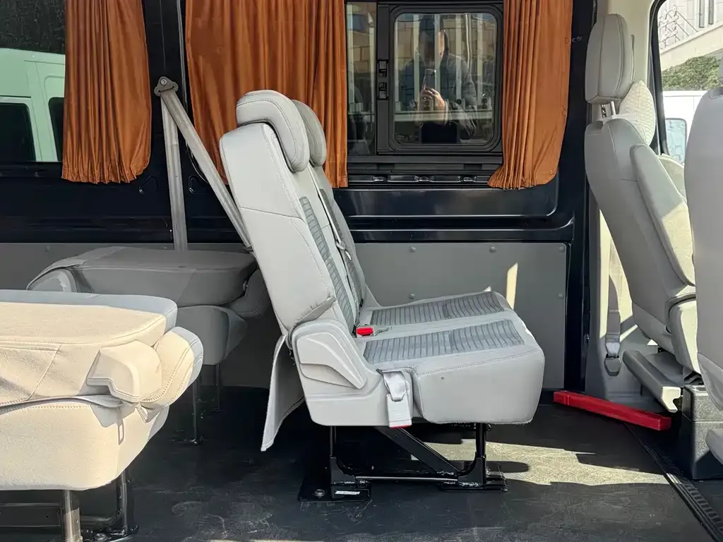 Ford Transit T8 2023 из CN, фото 2