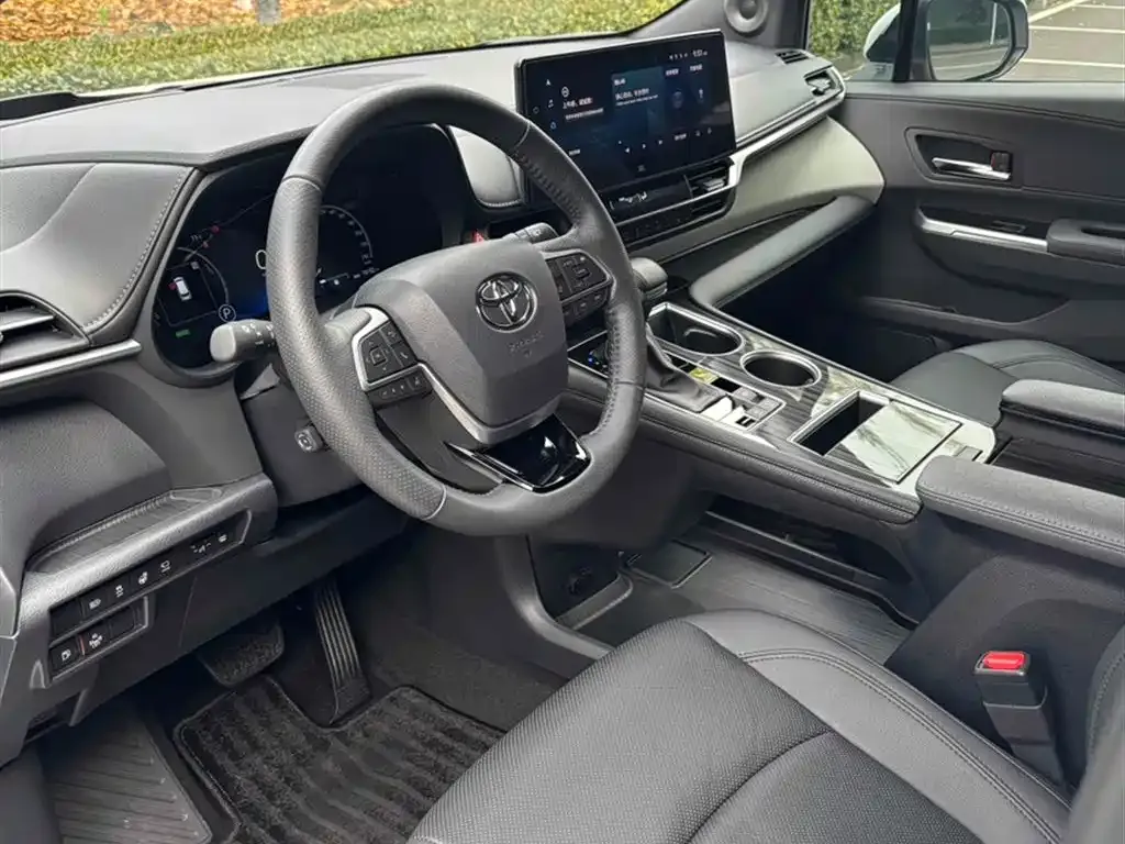 Toyota Granvia 2023 из CN, фото 10