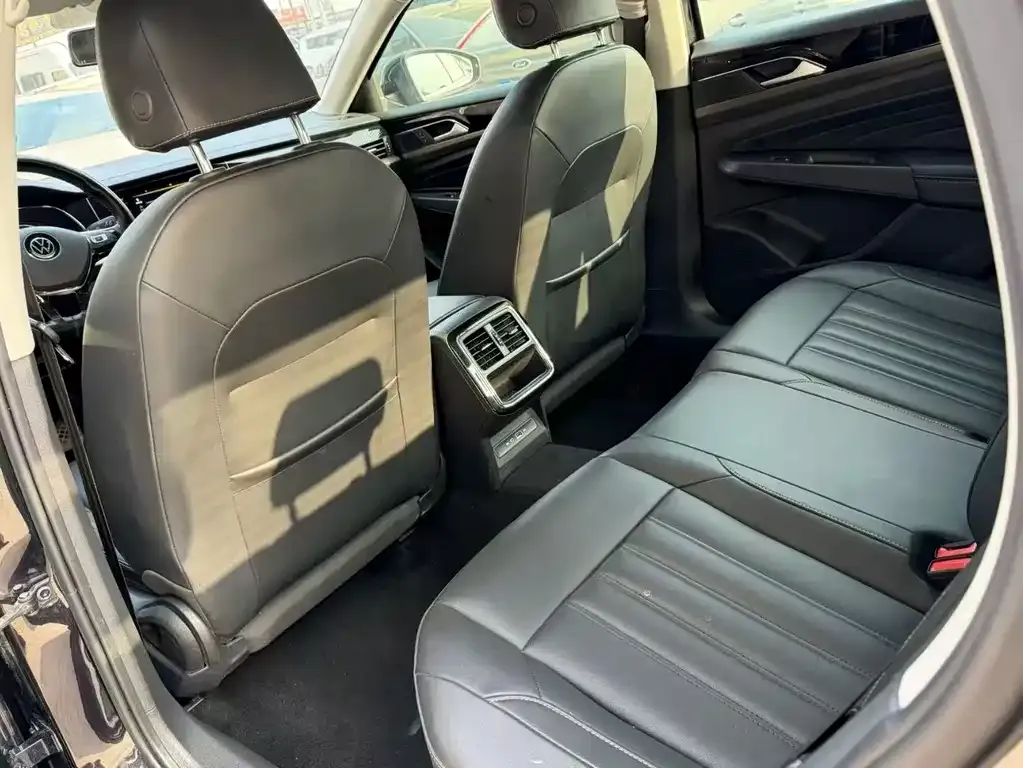 Volkswagen Passat 2021 из CN, фото 5