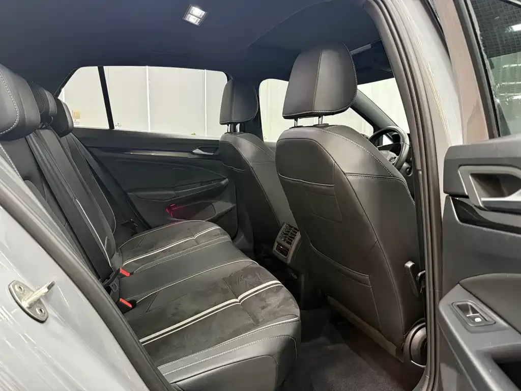 Volkswagen Golf 2021 из CN, фото 9