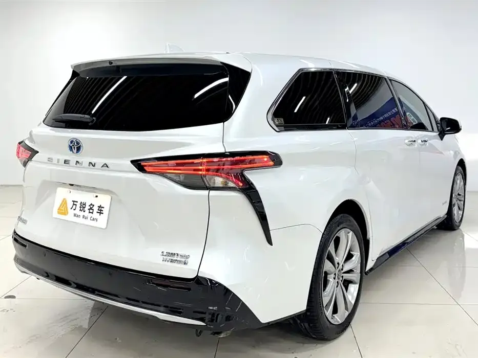 Toyota Sienna 2023 из CN, фото 2