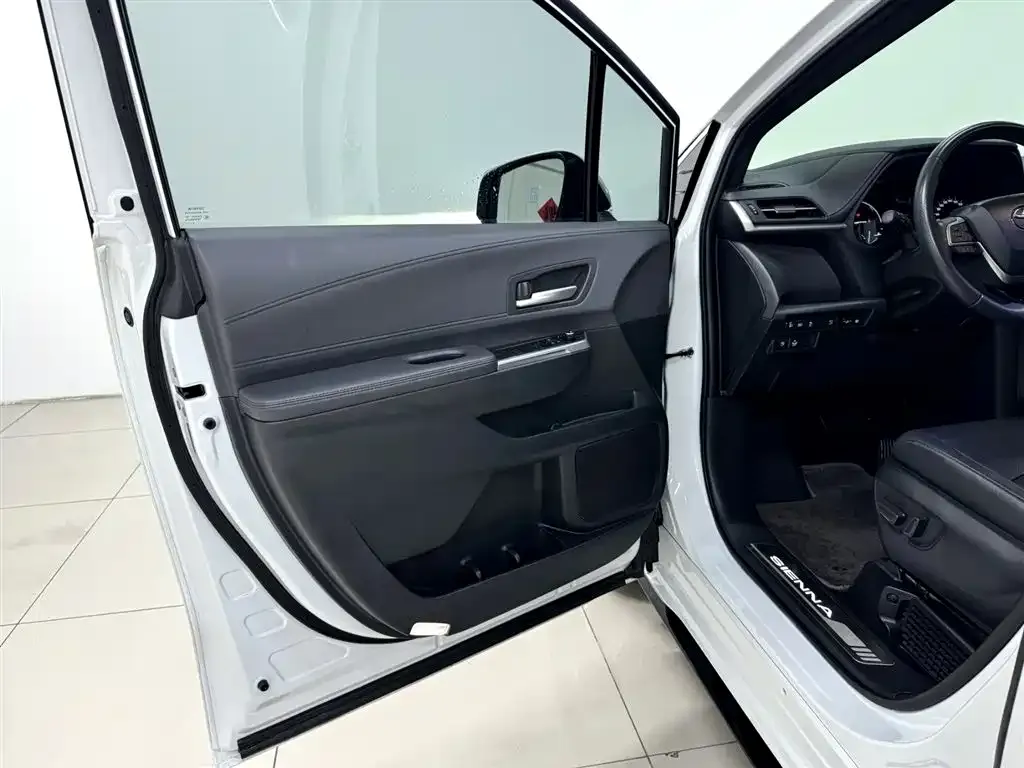 Toyota Sienna 2023 из CN, фото 6