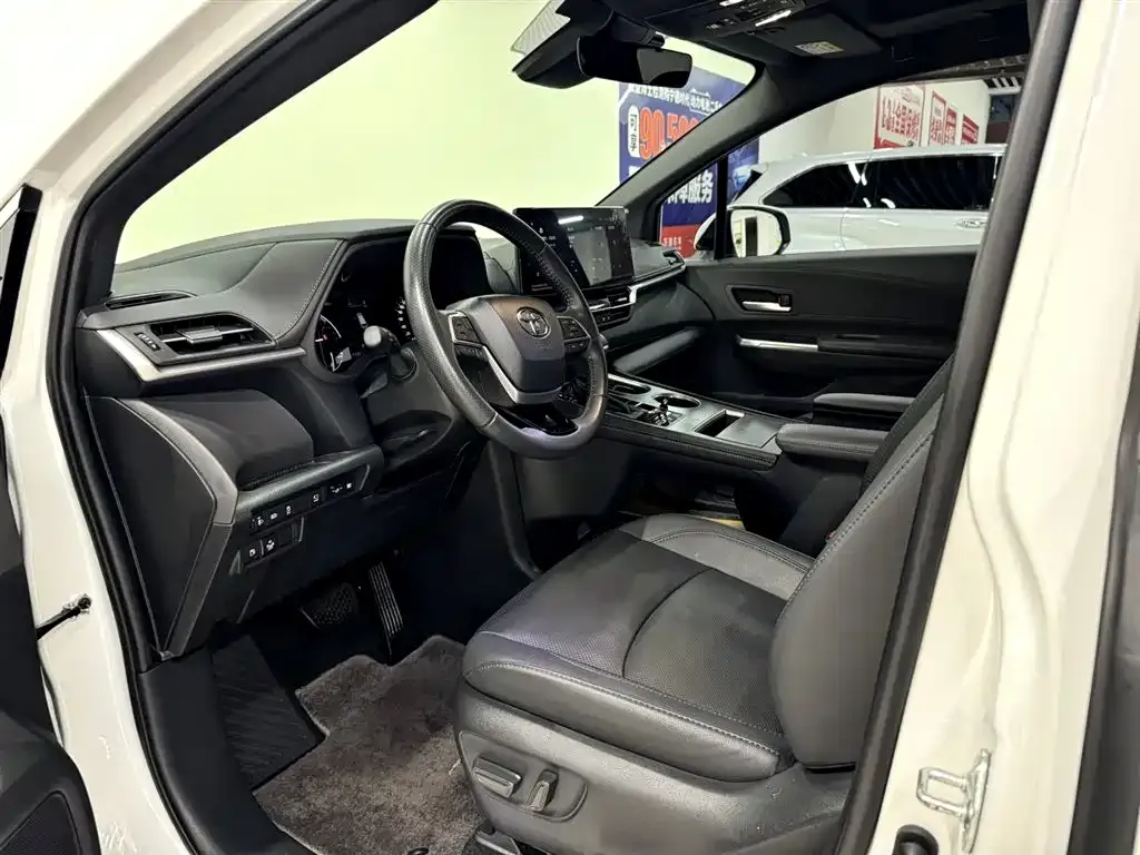 Toyota Sienna 2023 из CN, фото 9