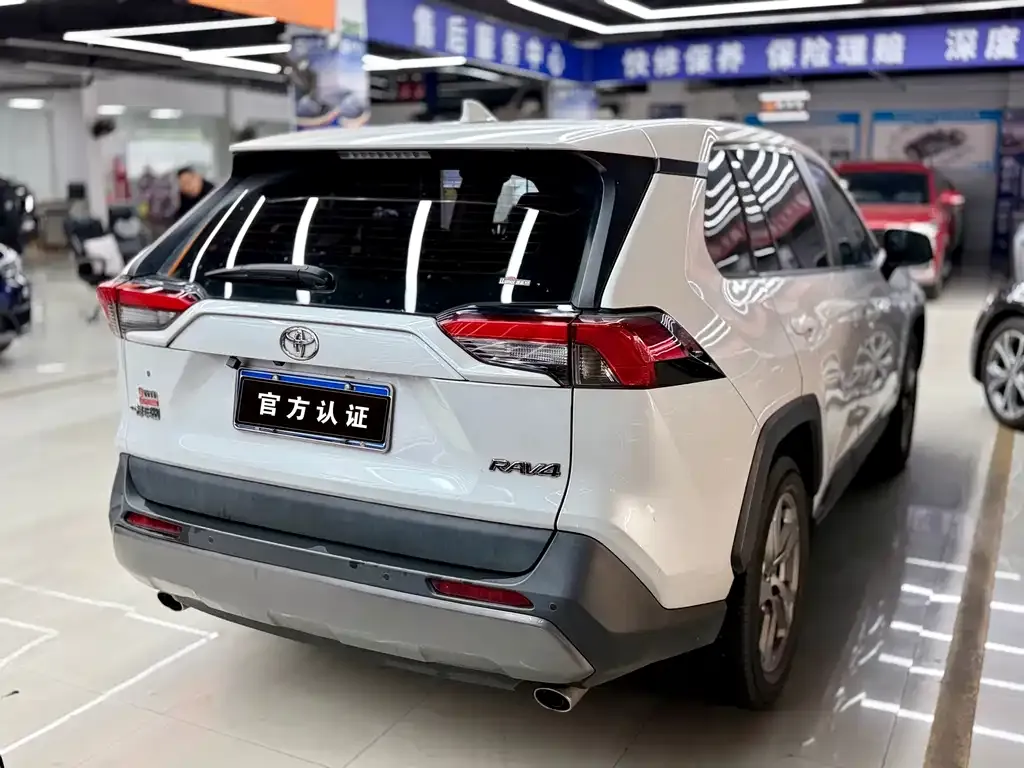 Toyota RAV4 2022 из CN, фото 2