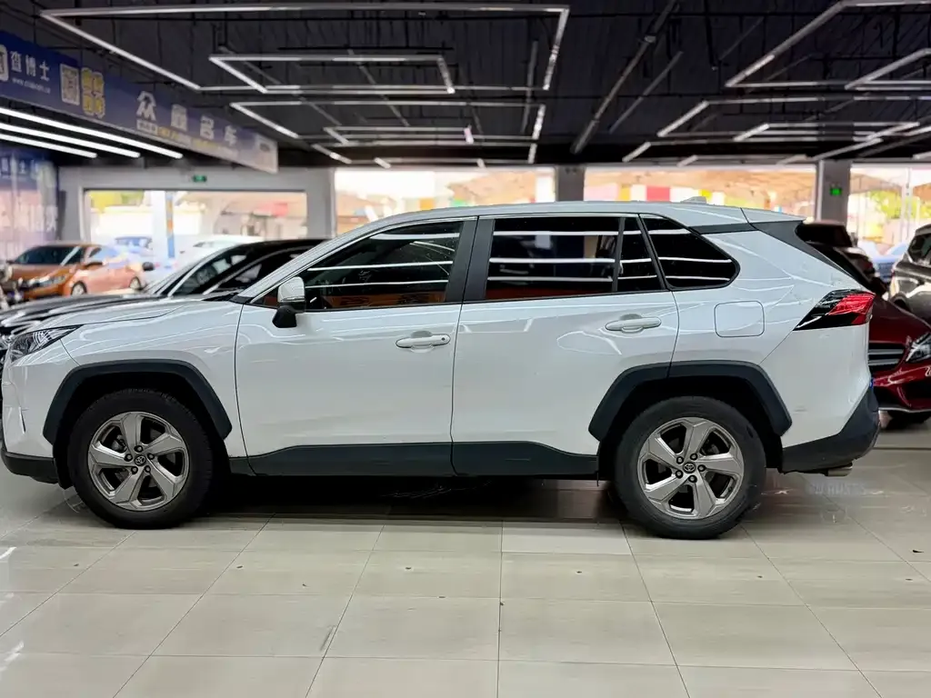 Toyota RAV4 2022 из CN, фото 10
