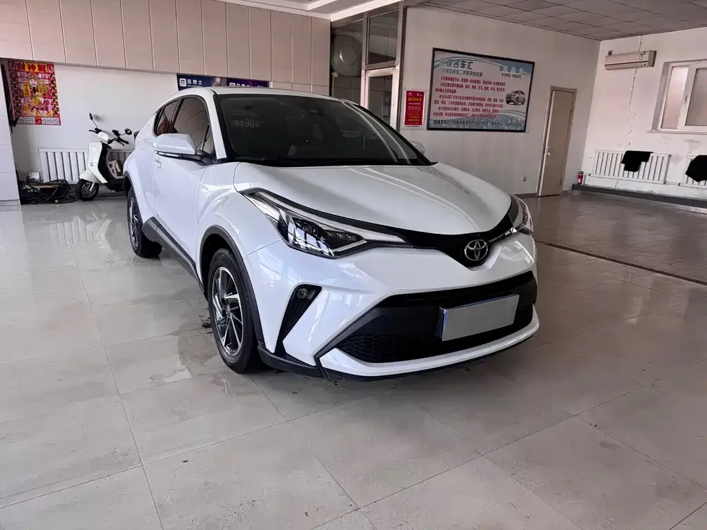 Toyota C-HR 2023 из CN, фото 2