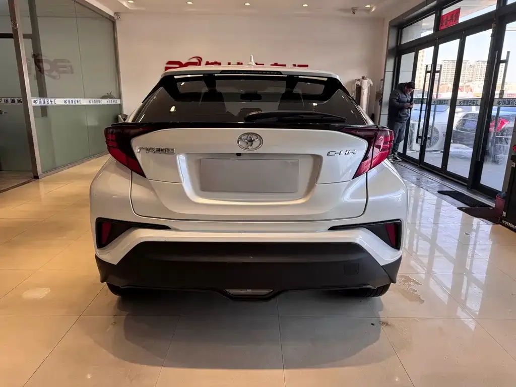 Toyota C-HR 2023 из CN, фото 4