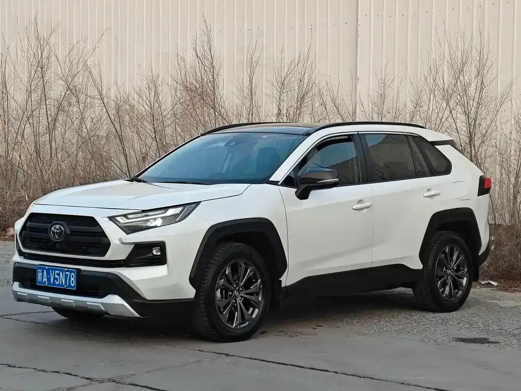 Toyota RAV4 2023 из CN, фото 1