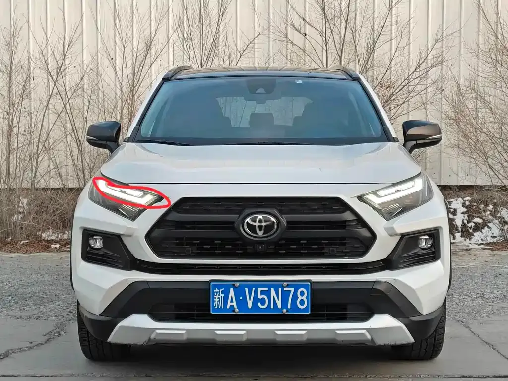 Toyota RAV4 2023 из CN, фото 2