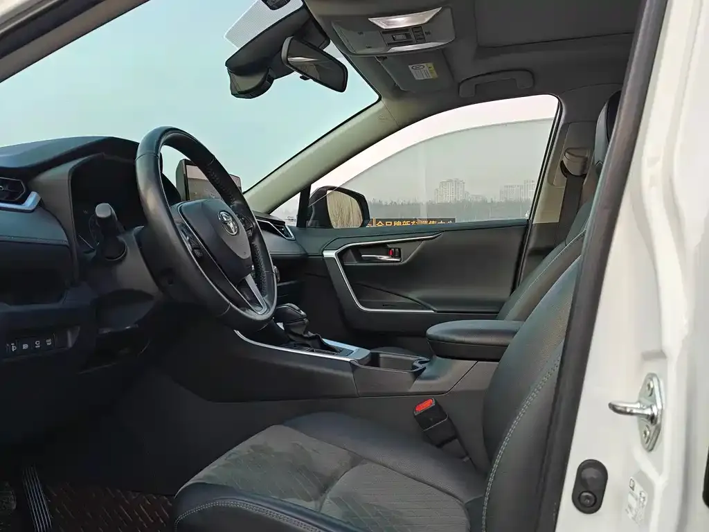 Toyota RAV4 2023 из CN, фото 8
