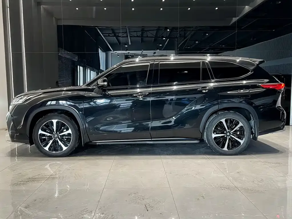 Toyota Crown Kluger 2022 из CN, фото 4
