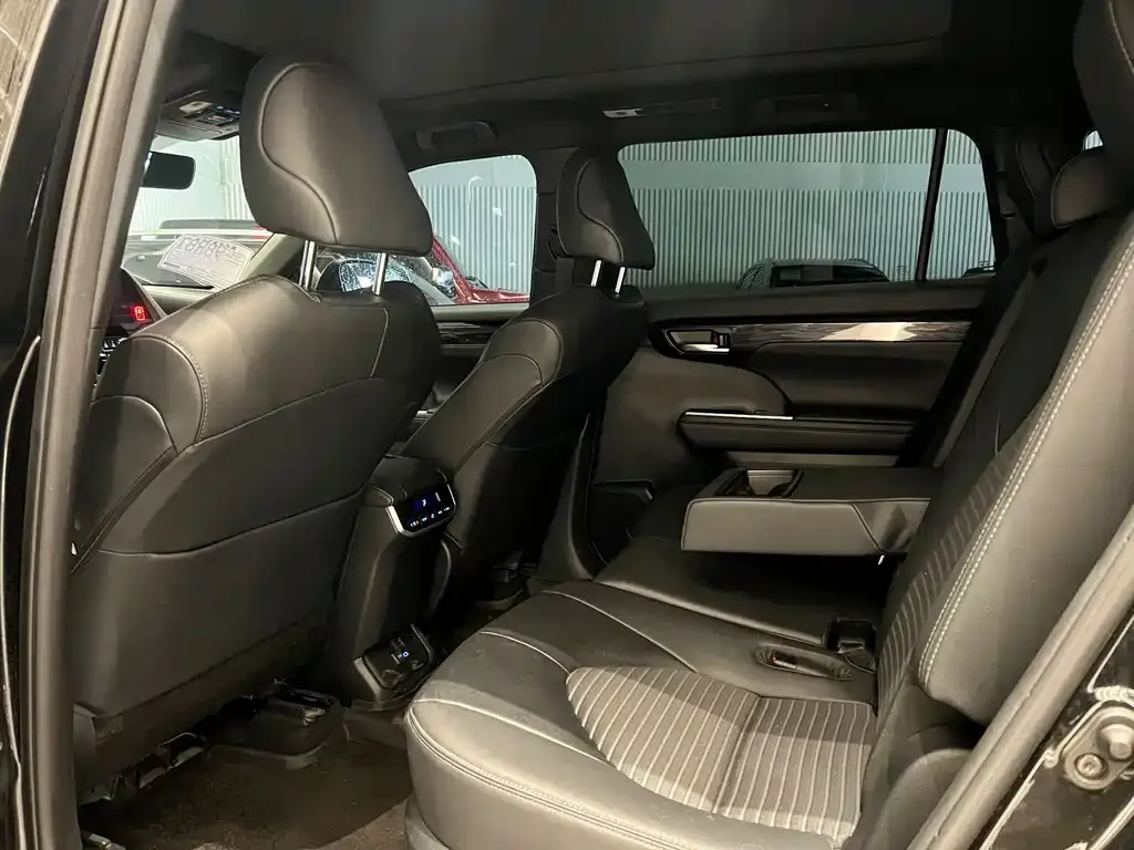 Toyota Crown Kluger 2022 из CN, фото 2
