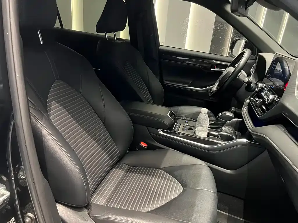 Toyota Crown Kluger 2022 из CN, фото 3