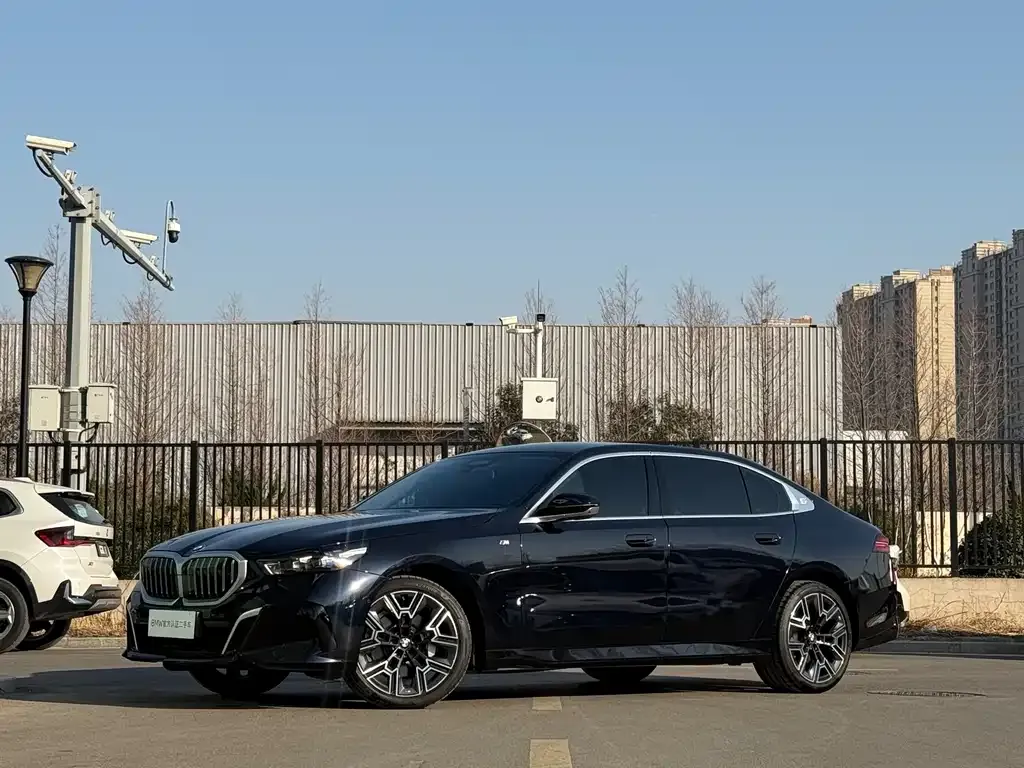BMW 5 Series 2024 из CN, фото 1