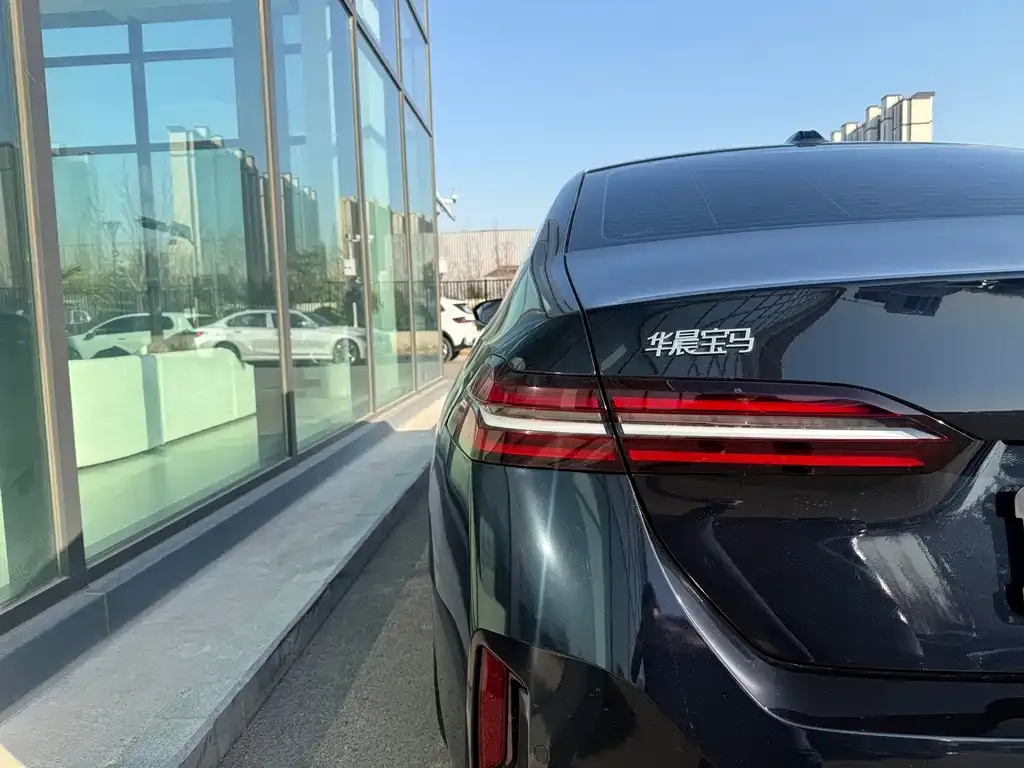BMW 5 Series 2024 из CN, фото 3