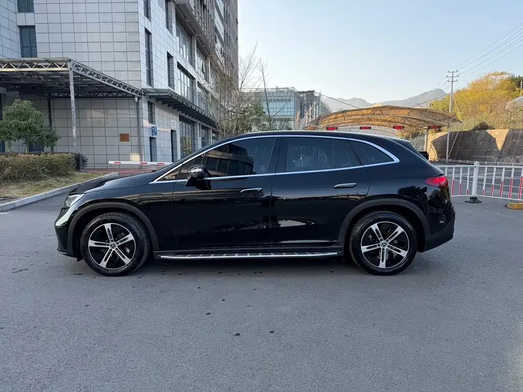 Mercedes-Benz EQE SUV 2024 из CN, фото 2