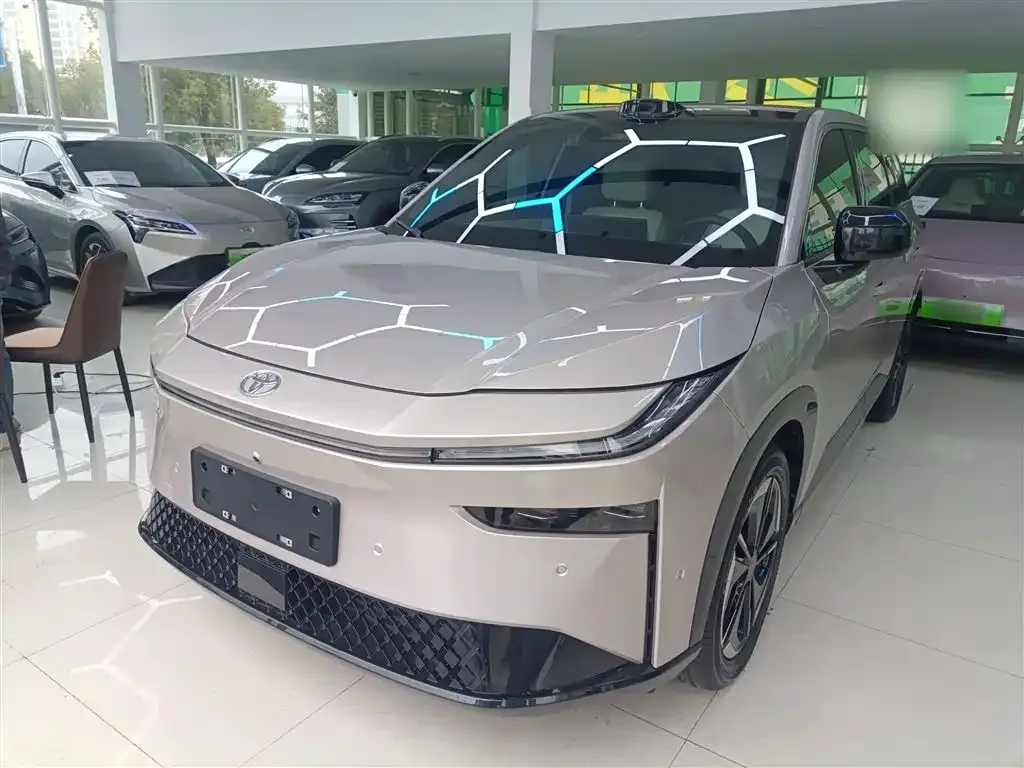Toyota Platinum 3X 2025 из CN, фото 1