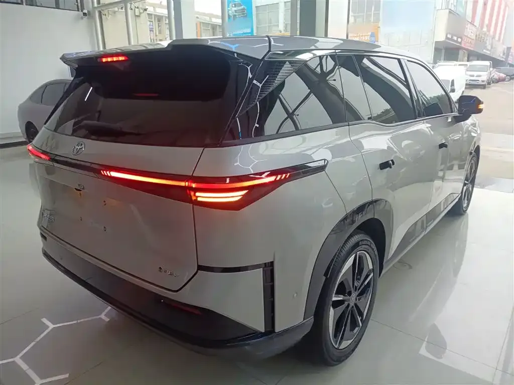 Toyota Platinum 3X 2025 из CN, фото 7