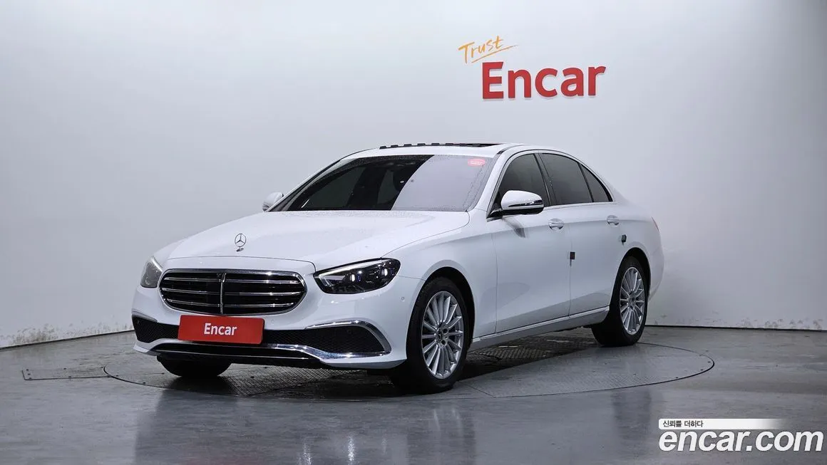 Mercedes-Benz E-Class — фото 1