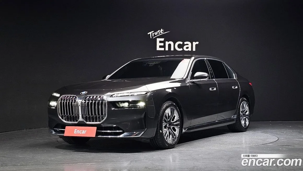 BMW 7-Series — фото 1