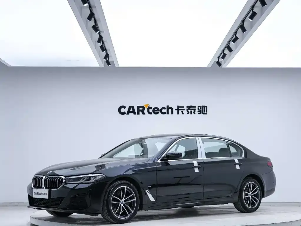 BMW 5 Series — фото 1