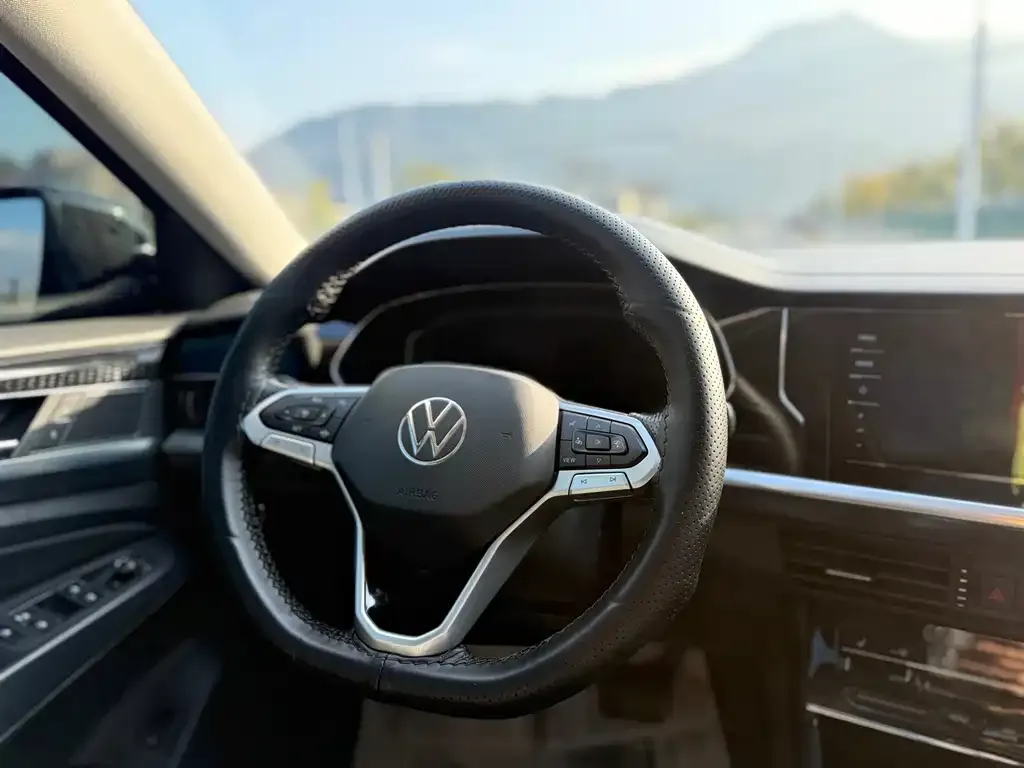 Volkswagen Passat 2022 из CN, фото 2
