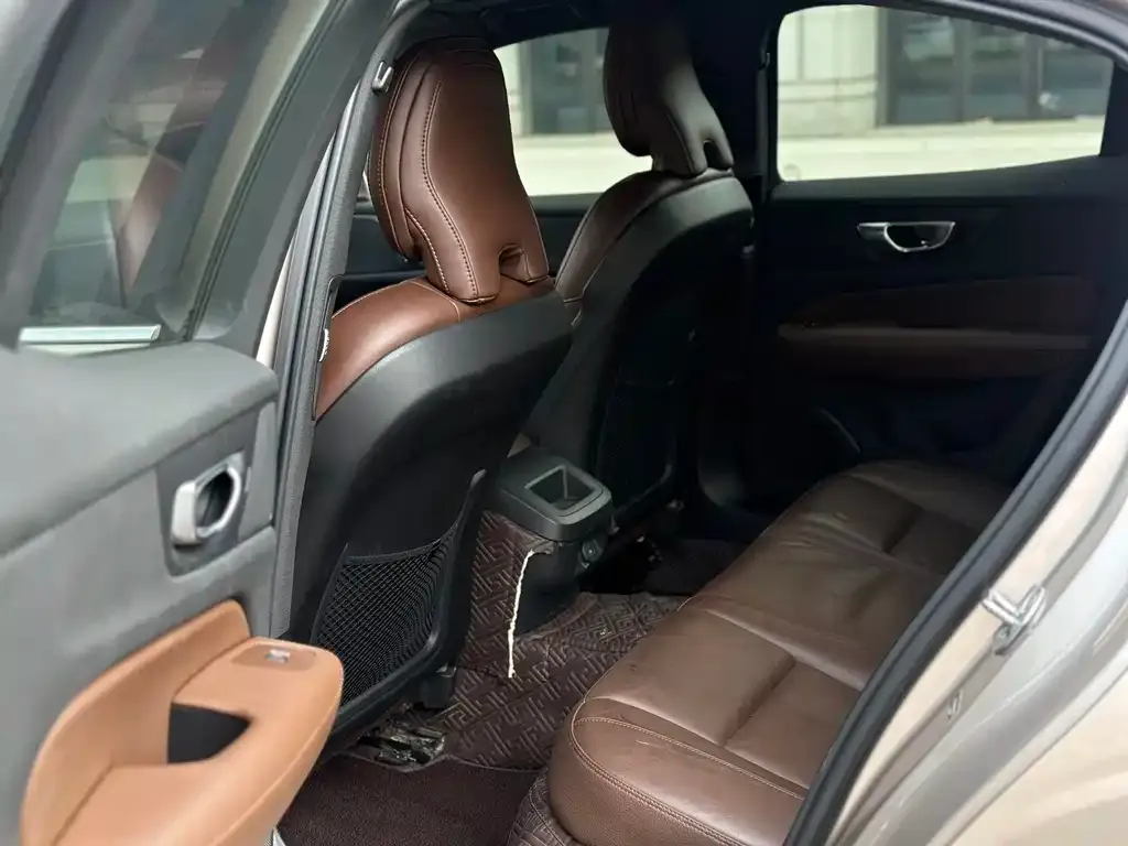 Volvo S60 2024 из CN, фото 2