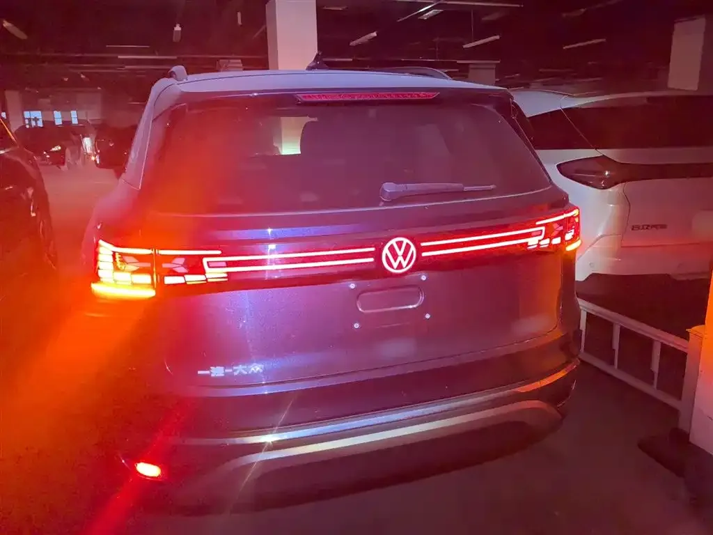 Volkswagen ID.6 Crozz 2023 из CN, фото 2
