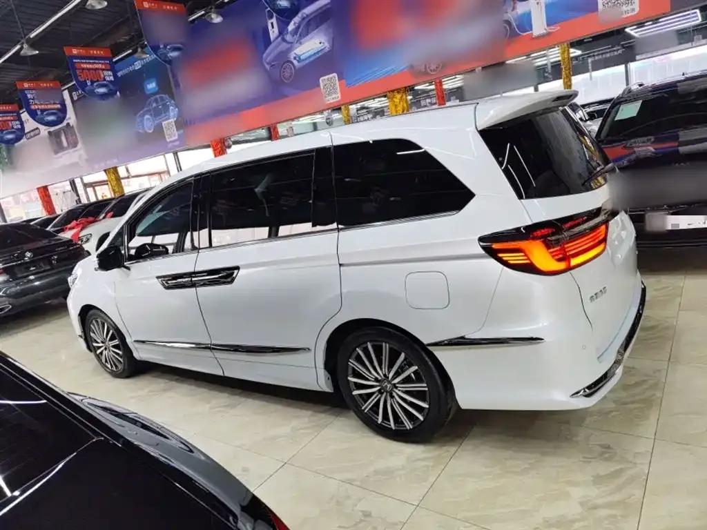 Honda Elysion 2024 из CN, фото 10