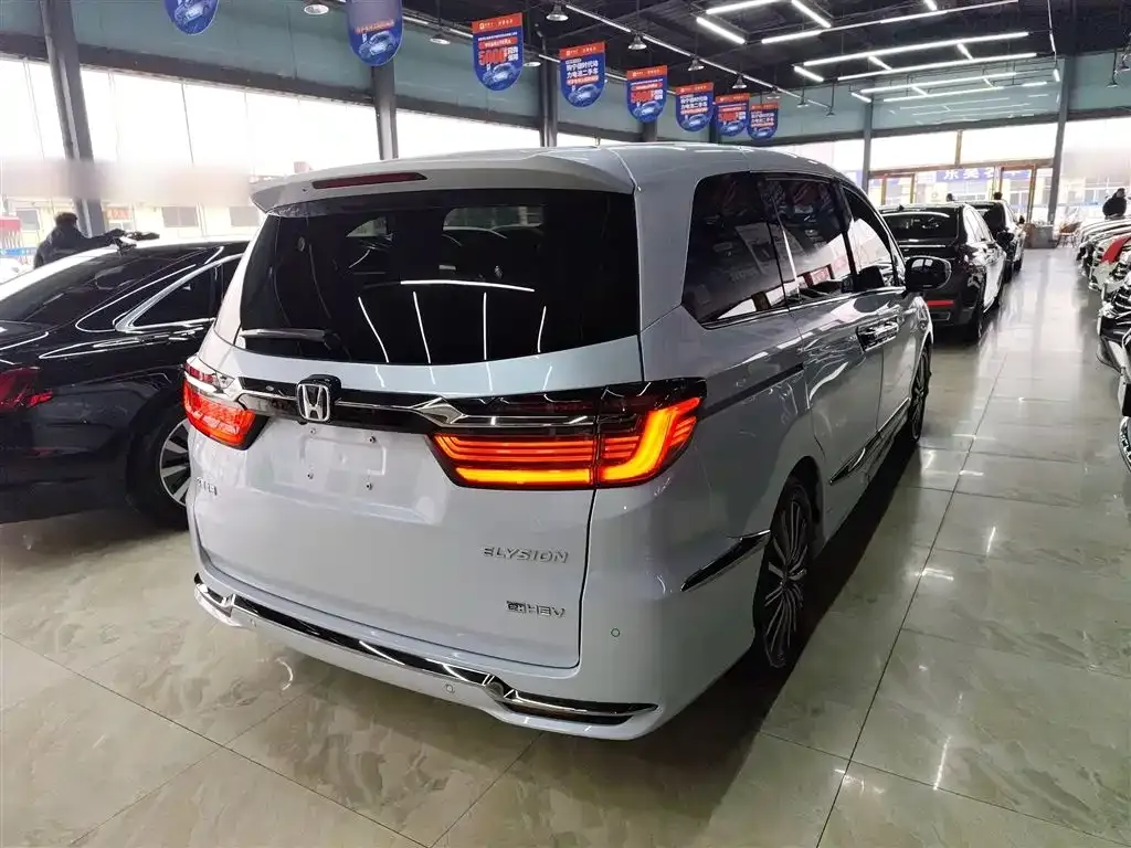 Honda Elysion 2024 из CN, фото 4