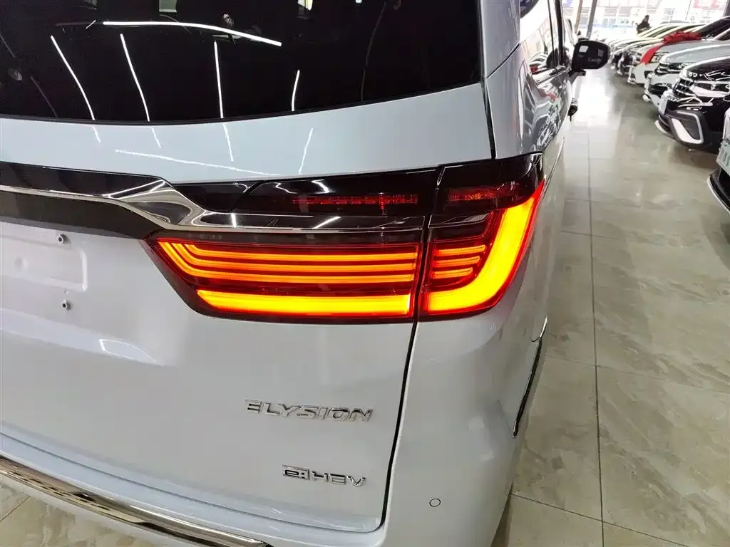 Honda Elysion 2024 из CN, фото 8