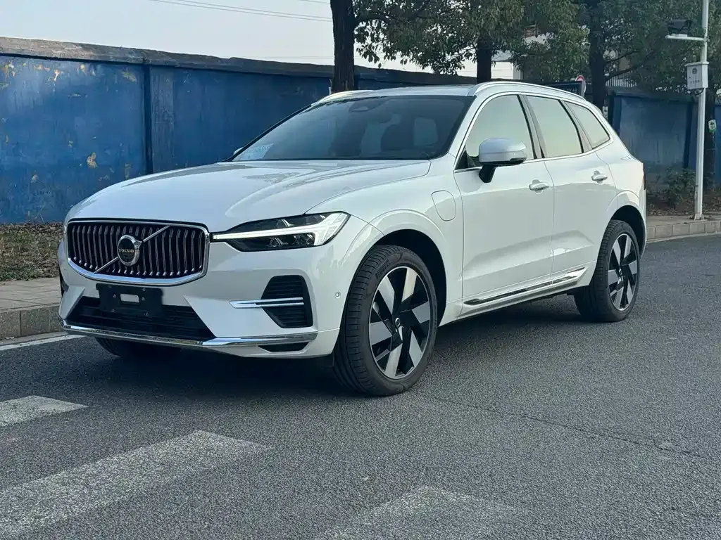 Volvo XC60 PHEV 2024 из CN, фото 1
