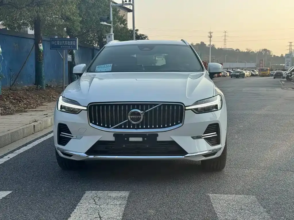 Volvo XC60 PHEV 2024 из CN, фото 3