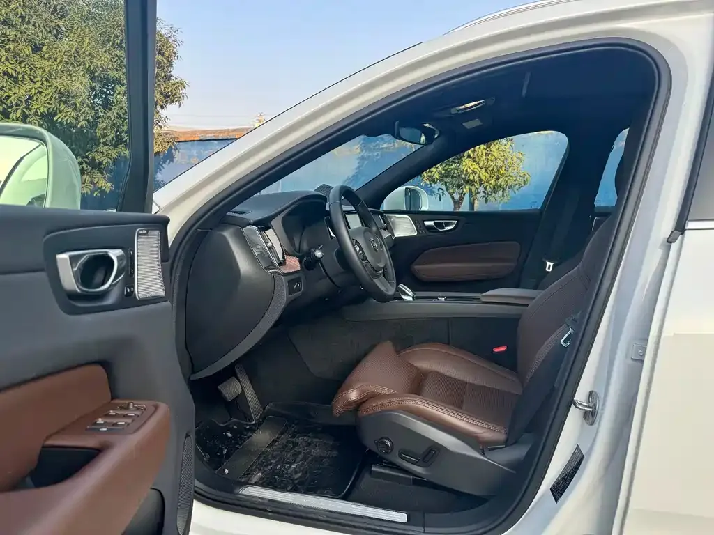 Volvo XC60 PHEV 2024 из CN, фото 7