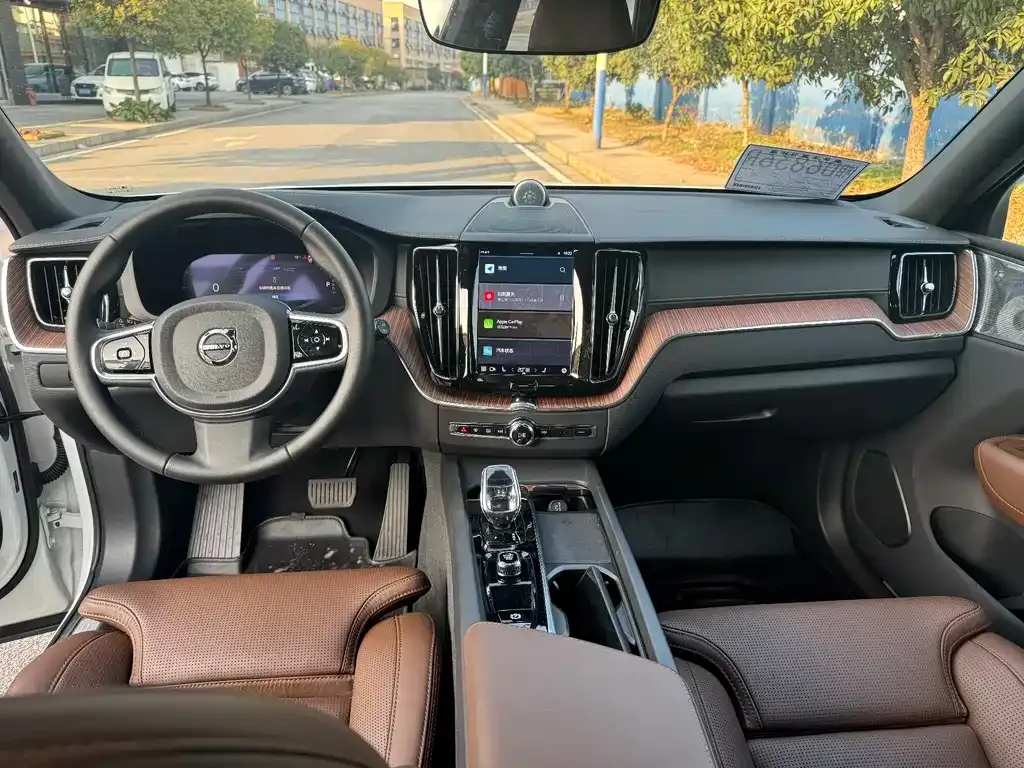 Volvo XC60 PHEV 2024 из CN, фото 5