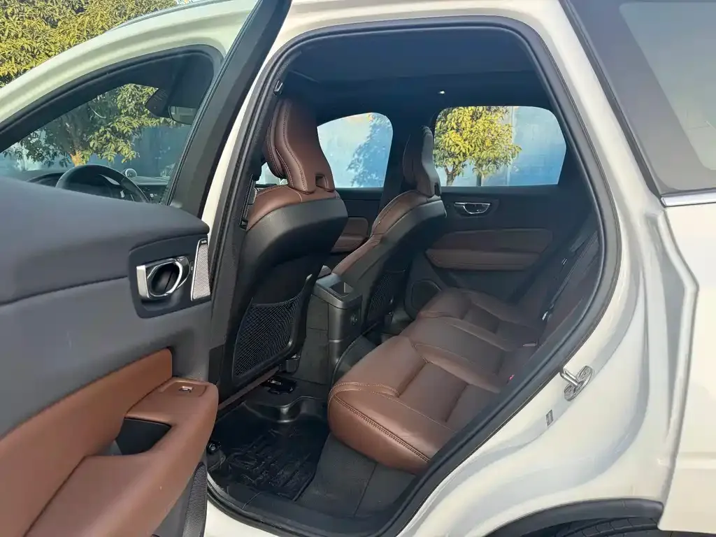 Volvo XC60 PHEV 2024 из CN, фото 6