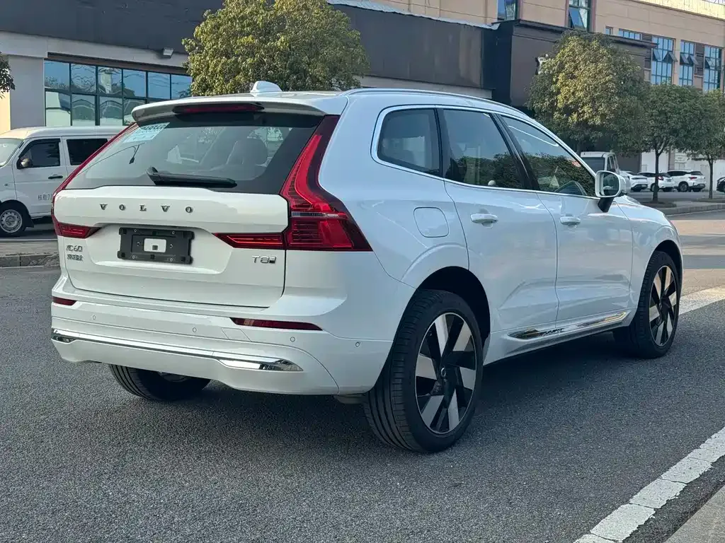 Volvo XC60 PHEV 2024 из CN, фото 4