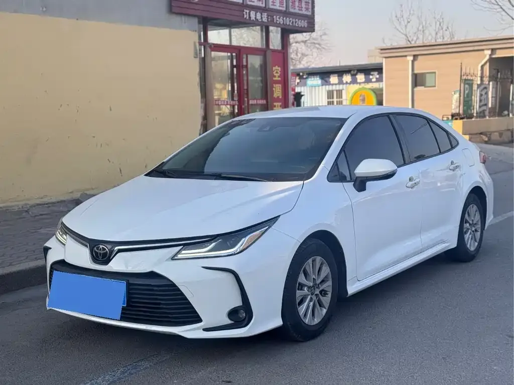 Toyota Corolla 2023 из CN, фото 1